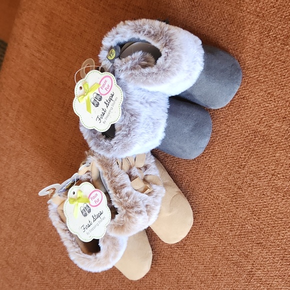 3-6M Boots - Picture 1 of 3